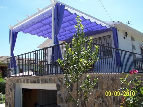 Instalacio de pergolas con cortina corredera en Cerdeda