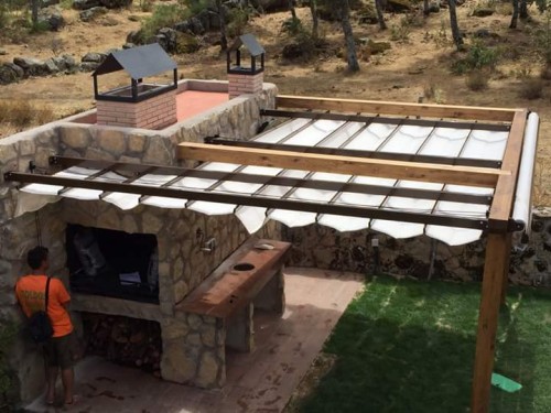 Montaje de Pérgola de Madera en Alpedrete con toldo extensible al frente