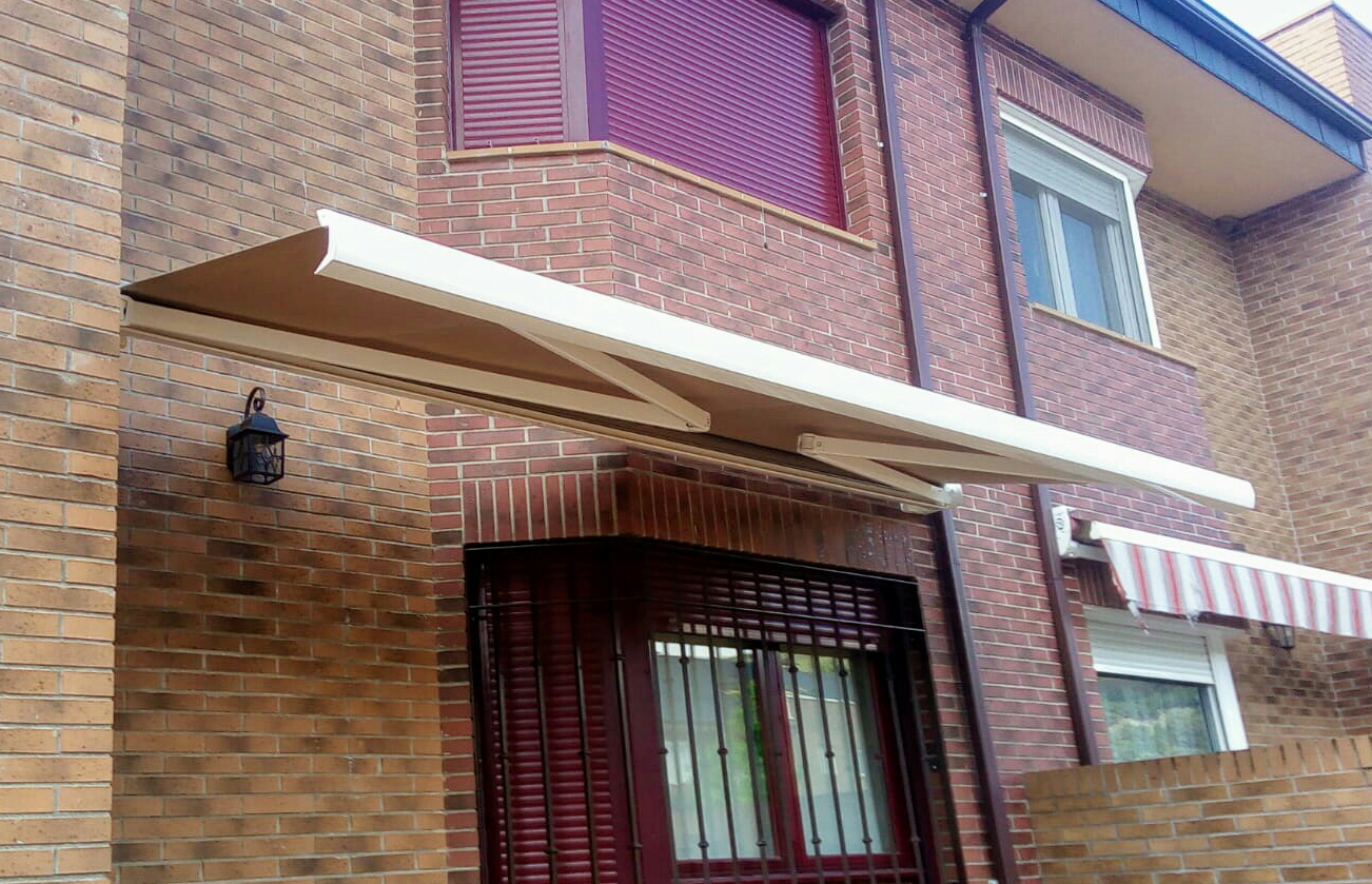Instalación de Toldo Cofre Extensible en Villalba
