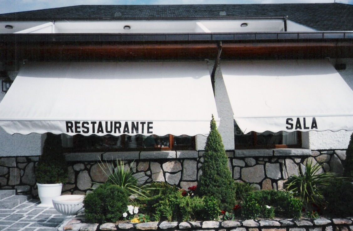 Instalación de Toldo Extensible en Restaurante Sala Guadarrama