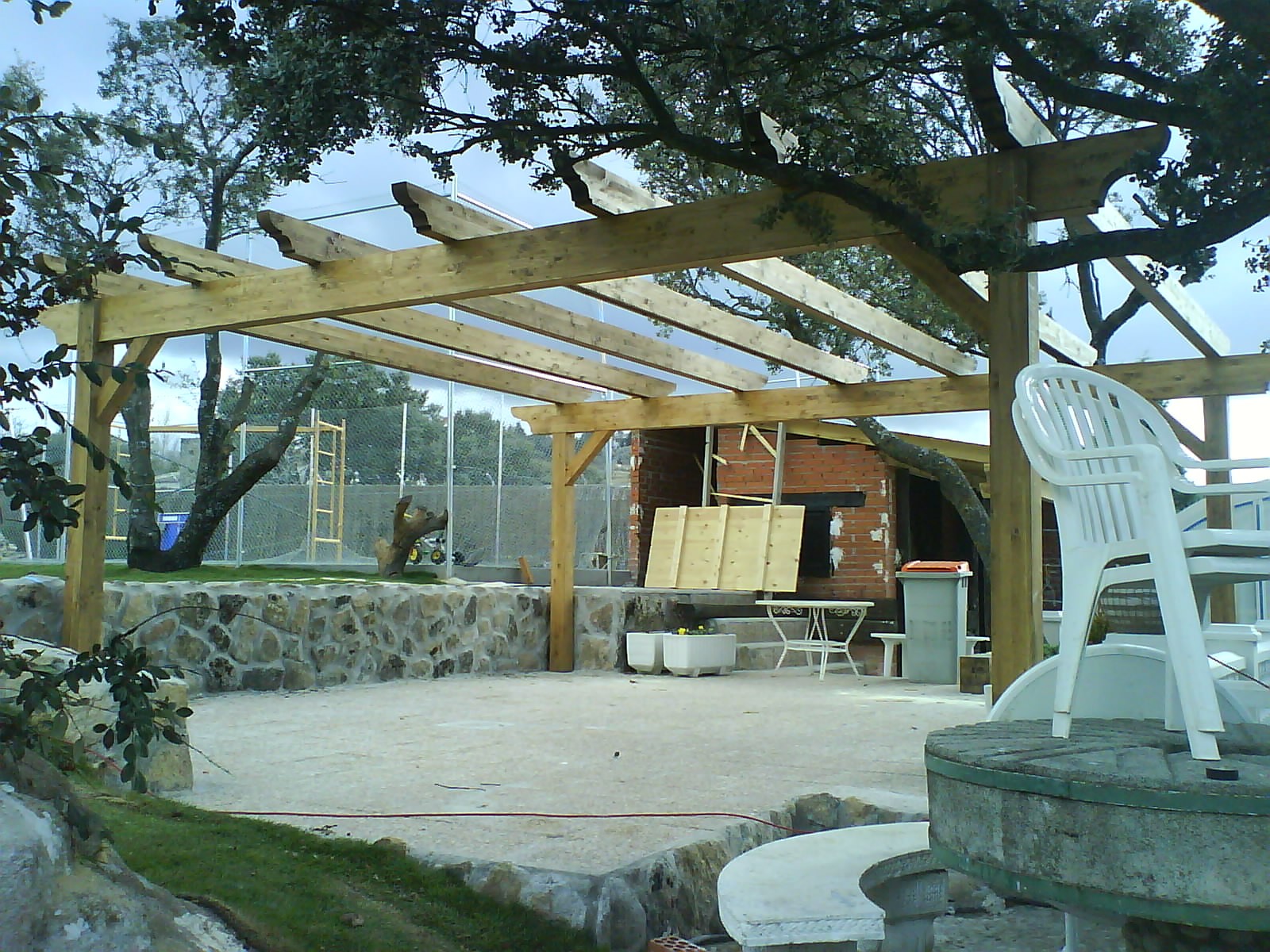 Mantenimiento de una pérgola de madera en Guadarrama
